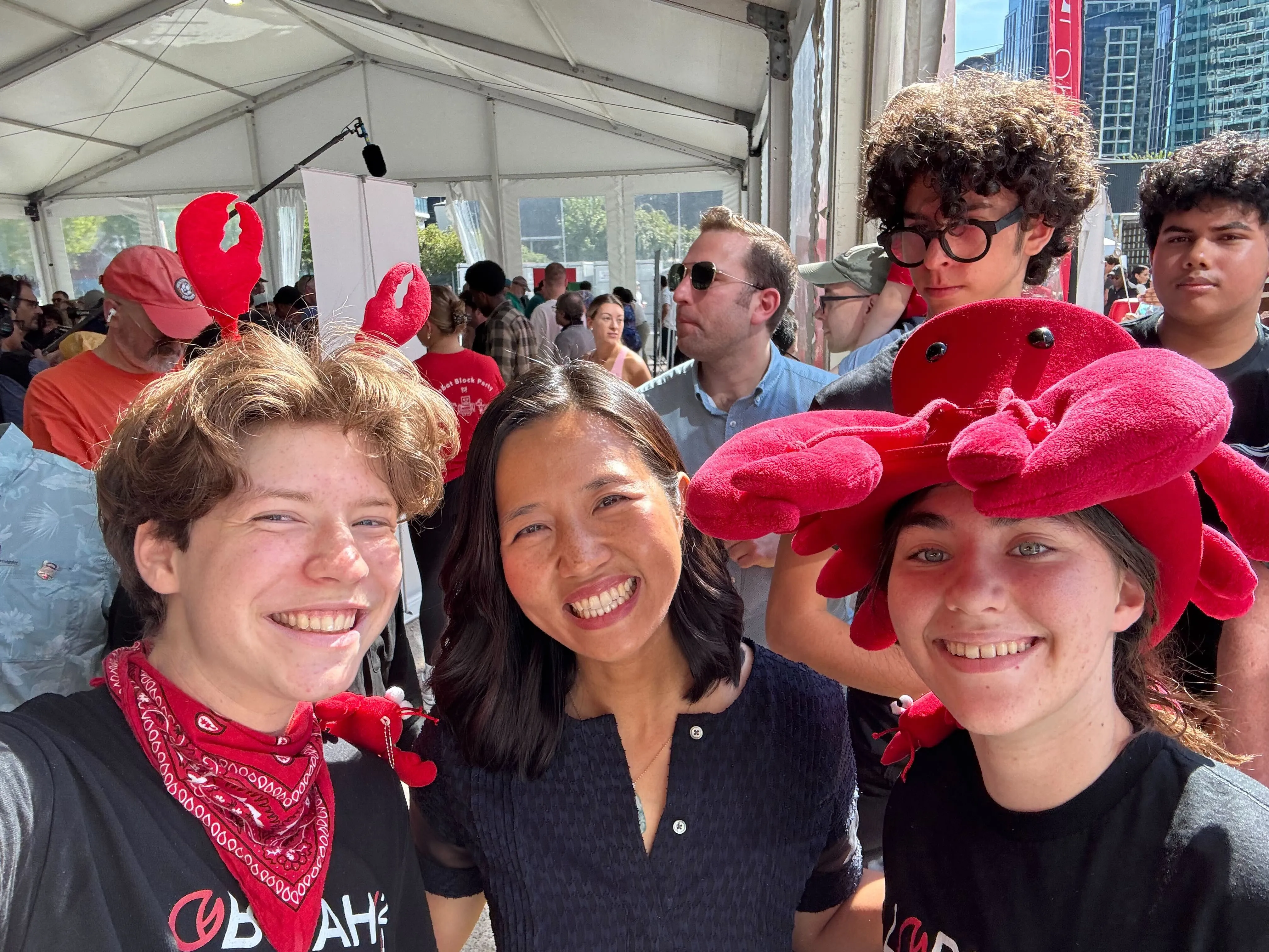 Coco Mueller (’26) and Eliana Mirkis (’28) grab a selfie with mayor Michelle Wu at Roboboston