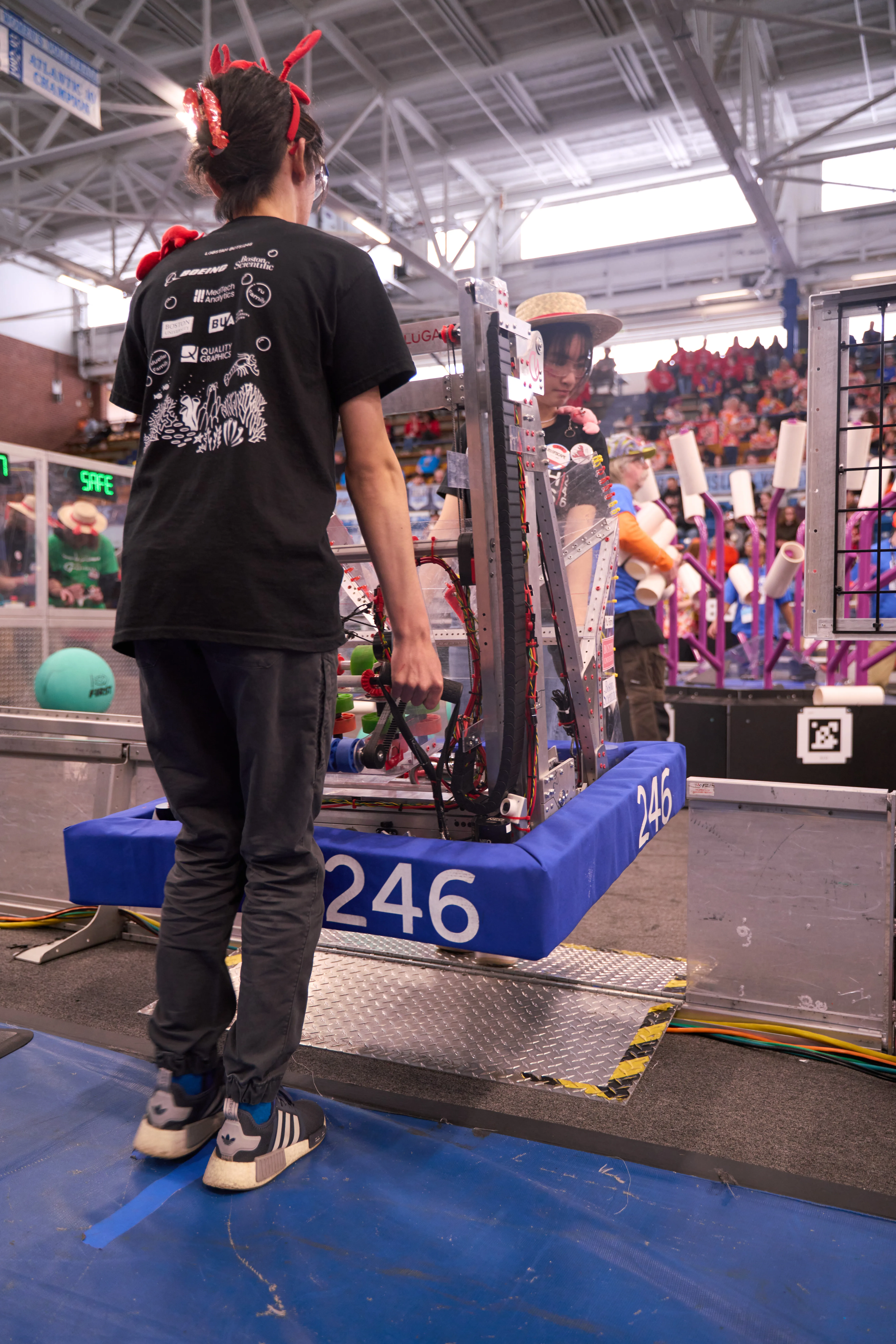 Maxwell Yu (’25) and Coco Shen (’27) load Beluga onto the field